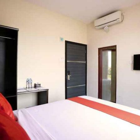 Blitz Hotel Batam Near Sultan Mahmud Ri'Ayat Shah Sekupang Zewnętrze zdjęcie