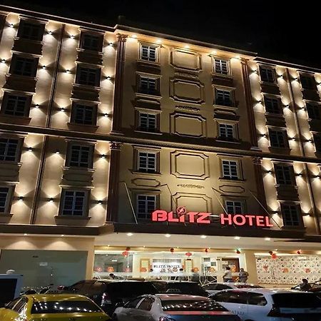 Blitz Hotel Batam Near Sultan Mahmud Ri'Ayat Shah Sekupang Zewnętrze zdjęcie